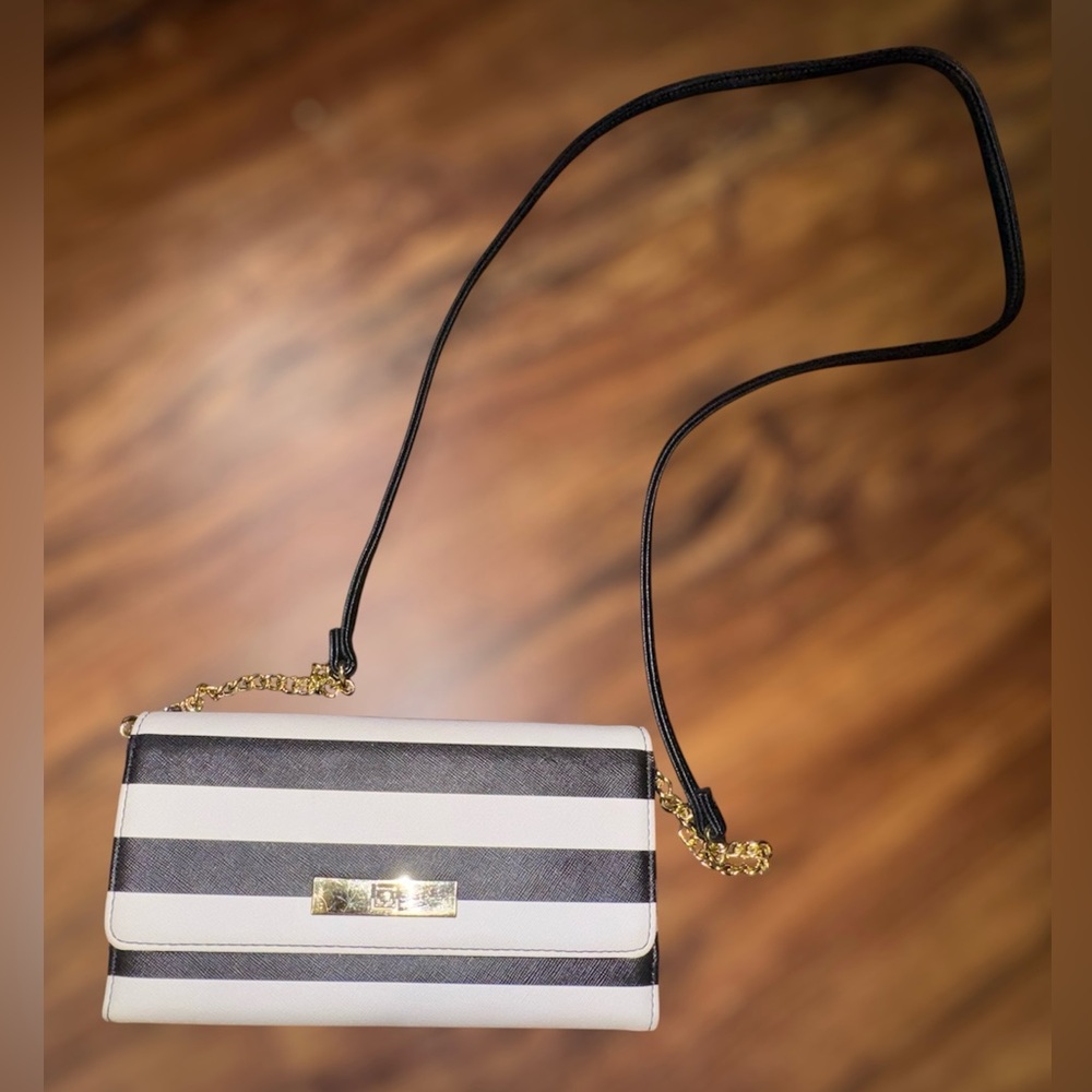 Liz Claiborne Striped Crossbody‎ - Picture 2 of 5
